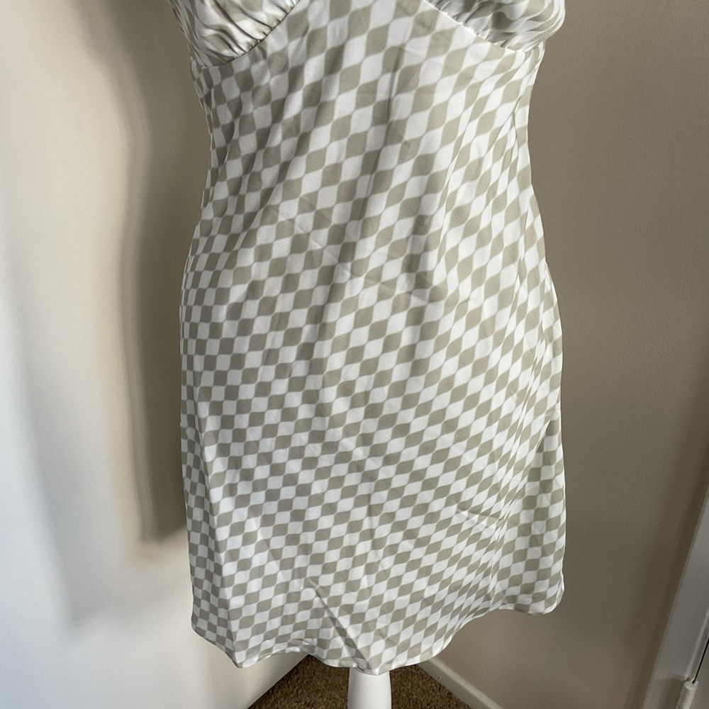 Princess Polly Granberg Mini Dress Size 8 Checkered V-Neck Black White Plaid - Picture 5 of 8